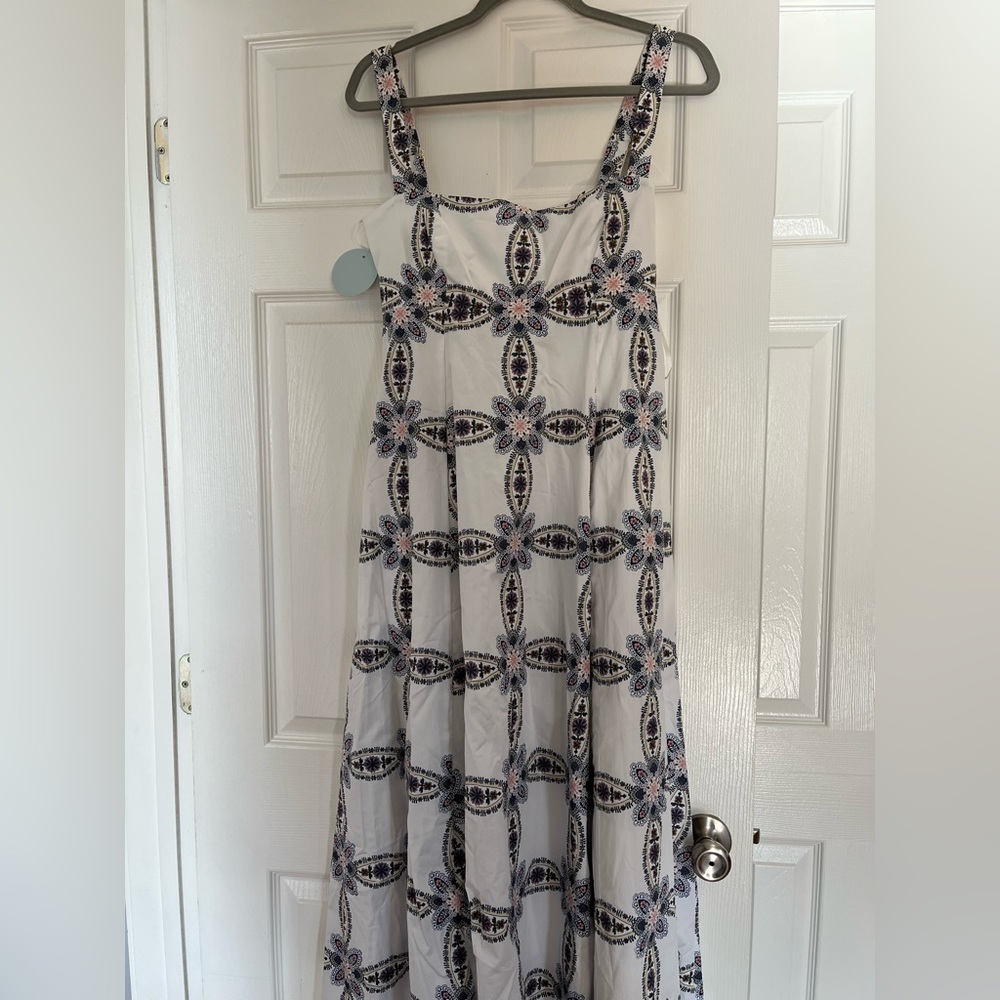 Elegant Floral Patterned Dress